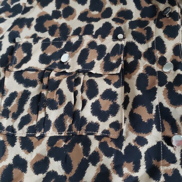 White House Black Market Animal Print Top - Picture 3 of 7